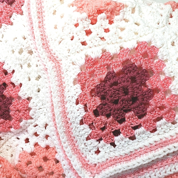 Handmade Crocheted Peach White Afghan Throw Blanket NWT - Picture 2 of 2